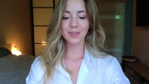 Snapshot of emmi_rosee chatting on 6, 6, 2026 Miss Emmi online show from 6, 6, 2026