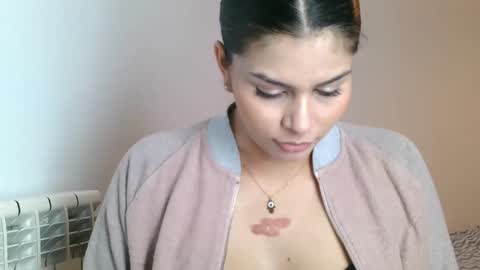 Snapshot of emmie_xxx chatting on 28, 12, 2024 emmie online show from 28, 12, 2024
