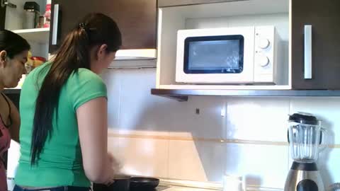 Snapshot of emmie_xxx chatting on 12, 9, 2025 emmie online show from 12, 9, 2025