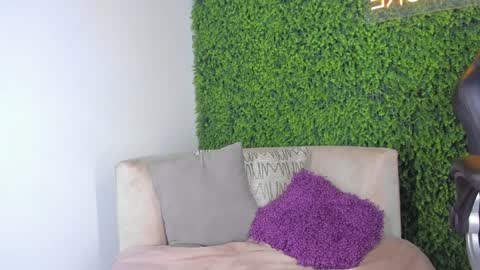 Emmiily online show from 24, 1, 2025