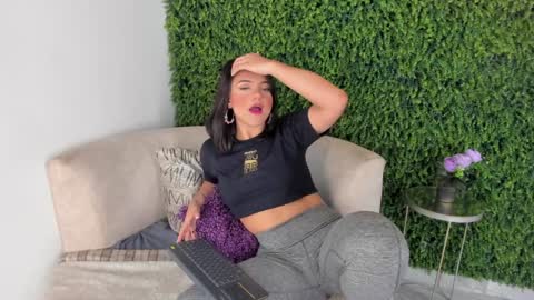 Emmiily online show from 2, 2, 2025