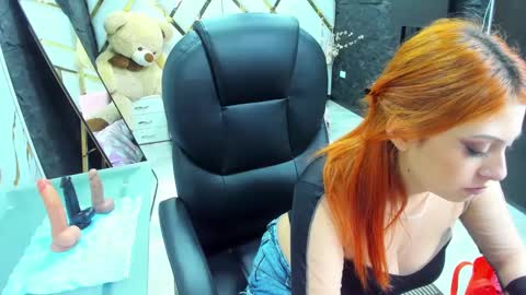 EmmilyWalker online show from 10, 10, 2025