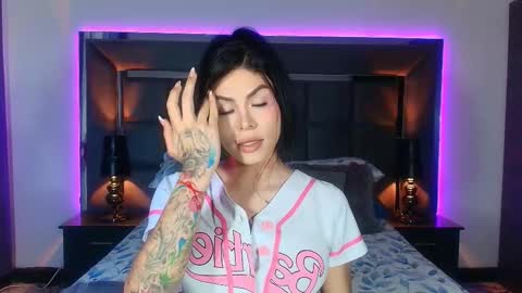 Emmily Santibaez online show from 24, 2, 2025