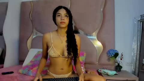 Snapshot of emmy_htt chatting on 7, 6, 2026 Emmy htt online show from 7, 6, 2026