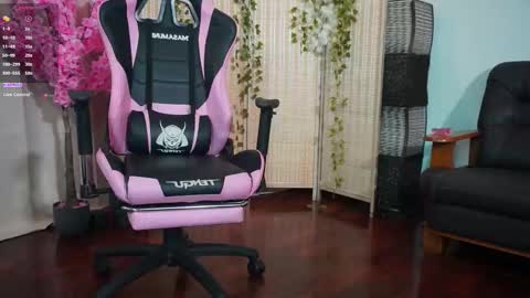 Snapshot of emmyfoxxofficial chatting on 10, 3, 2026 Emmylie online show from 10, 3, 2026