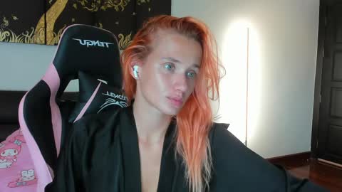 Snapshot of emmyfoxxofficial chatting on 3, 4, 2026 Emmylie online show from 3, 4, 2026