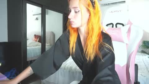 Snapshot of emmyfoxxofficial chatting on 13, 4, 2026 Emmylie online show from 13, 4, 2026