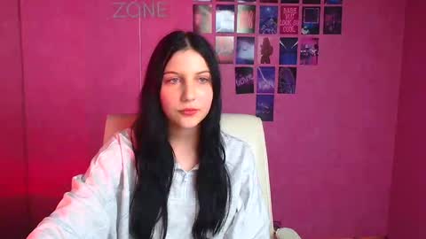 Snapshot of emxma chatting on 13, 11, 2025 Emma online show from 13, 11, 2025