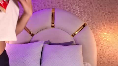 Emy  online show from 13, 4, 2026