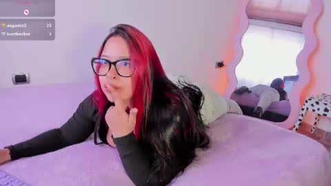 Snapshot of emy_xdy chatting on 21, 7, 2026 Im Emily would you like to help me reach 100 online show from 21, 7, 2026