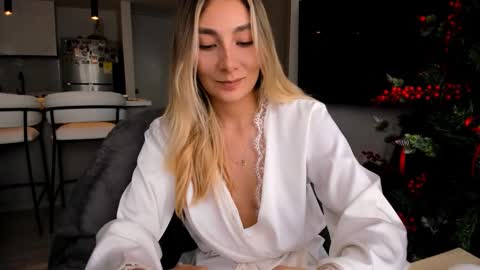 emyconneer online show from 10, 12, 2024