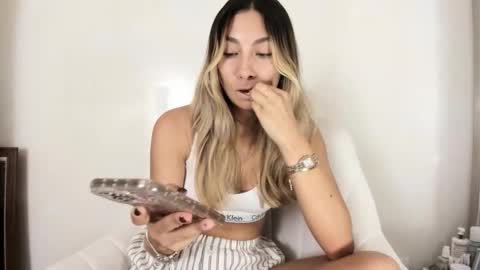 emyconneer online show from 18, 11, 2025