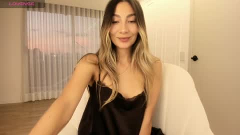 Snapshot of emyconneer chatting on 7, 5, 2026 emyconneer online show from 7, 5, 2026