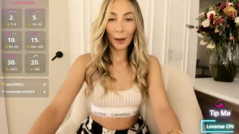 Snapshot of emyconneer chatting on 24, 5, 2026 emyconneer online show from 24, 5, 2026