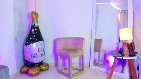 Snapshot of emylyjonhs chatting on 13, 6, 2026 EMYLY online show from 13, 6, 2026