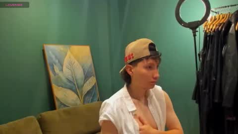 Snapshot of enzo_steel chatting on 19, 10, 2025 enzo_steel online show from 19, 10, 2025