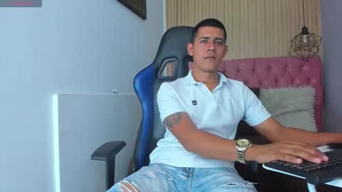 Snapshot of enzorodriguess chatting on 13, 4, 2026 EnzoRodriguez online show from 13, 4, 2026