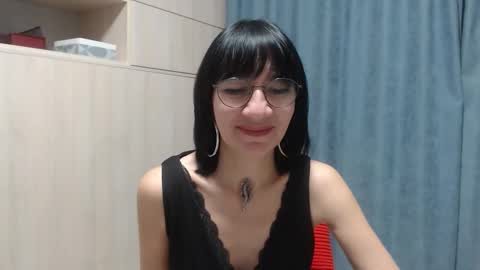 ericablack8 online show from 2, 1, 2025
