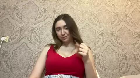 Snapshot of erinnkuhre chatting on 19, 5, 2026 Lily online show from 19, 5, 2026