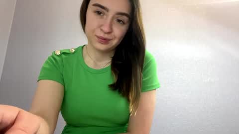 Snapshot of erinnkuhre chatting on 28, 5, 2026 Lily online show from 28, 5, 2026