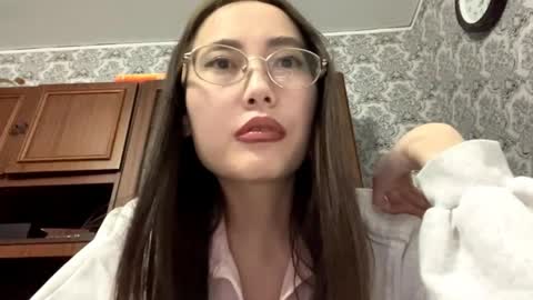 Snapshot of erinnthurmond chatting on 27, 5, 2026 Luna online show from 27, 5, 2026