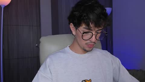 Snapshot of erisleon chatting on 4, 2, 2026 online show from 4, 2, 2026