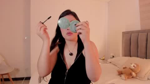 Snapshot of erotic_boobs chatting on 26, 5, 2026 Karen online show from 26, 5, 2026