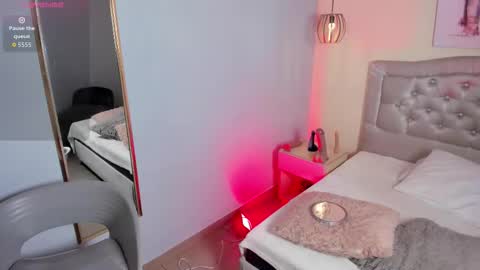 Escarlet online show from 2, 12, 2025