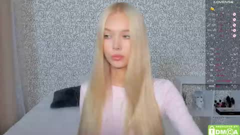 Snapshot of eshcka chatting on 13, 10, 2025 Megan and Brad online show from 13, 10, 2025