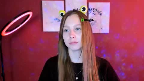 esme_moore_ online show from 8, 10, 2025