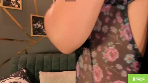 Esmeralda online show from 19, 4, 2026