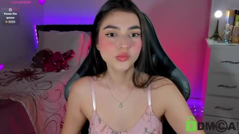 Snapshot of esmeralda_le chatting on 10, 5, 2026 Esmeralda online show from 10, 5, 2026