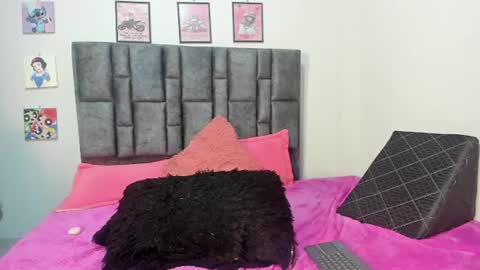 Snapshot of esmeraldaa_sc chatting on 10, 7, 2026 Perla online show from 10, 7, 2026