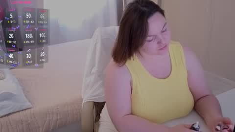 Snapshot of essensual_ chatting on 28, 6, 2026 Ava online show from 28, 6, 2026