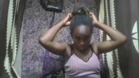 Snapshot of estanie chatting on 24, 10, 2025 estanie online show from 24, 10, 2025