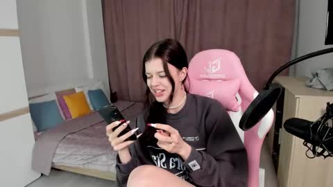 esteria online show from 4, 1, 2025