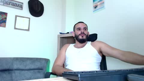 Snapshot of esteban_fer chatting on 9, 5, 2026 Esteban Fernandez online show from 9, 5, 2026