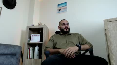 Snapshot of esteban_fer chatting on 19, 6, 2026 Esteban Fernandez online show from 19, 6, 2026