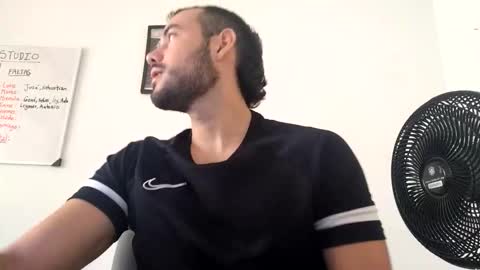 Esteban Reyes  independent model online show from 28, 11, 2025