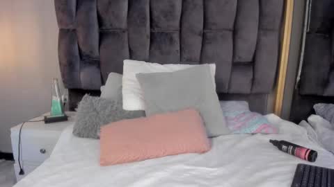 estefania__gomez online show from 17, 2, 2025