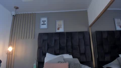 estefania__gomez online show from 19, 2, 2025