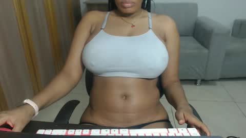 Snapshot of estefania_starlovee chatting on 23, 10, 2025 estefania_starlovee online show from 23, 10, 2025