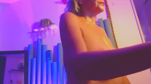 estelamaris online show from 9, 3, 2025