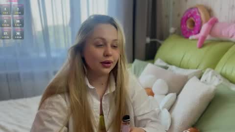 Snapshot of estella_elwood chatting on 15, 5, 2026 Estella online show from 15, 5, 2026