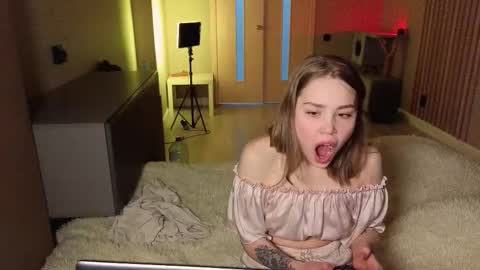 Estelle online show from 5, 2, 2026