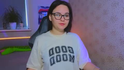 EsterPlayful online show from 4, 11, 2025