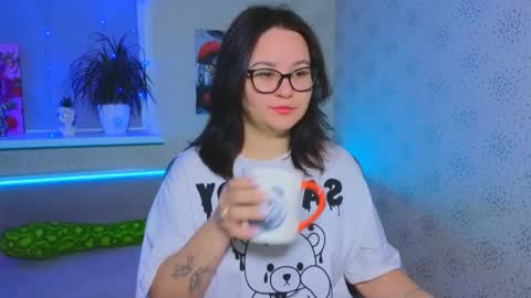 EsterPlayful online show from 24, 11, 2025