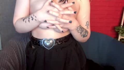 Ester  online show from 31, 3, 2026