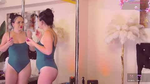 Snapshot of estheraa chatting on 24, 11, 2025 Esthera online show from 24, 11, 2025