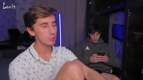 Snapshot of esthetics_boys chatting on 15, 12, 2024 LOUIS online show from 15, 12, 2024